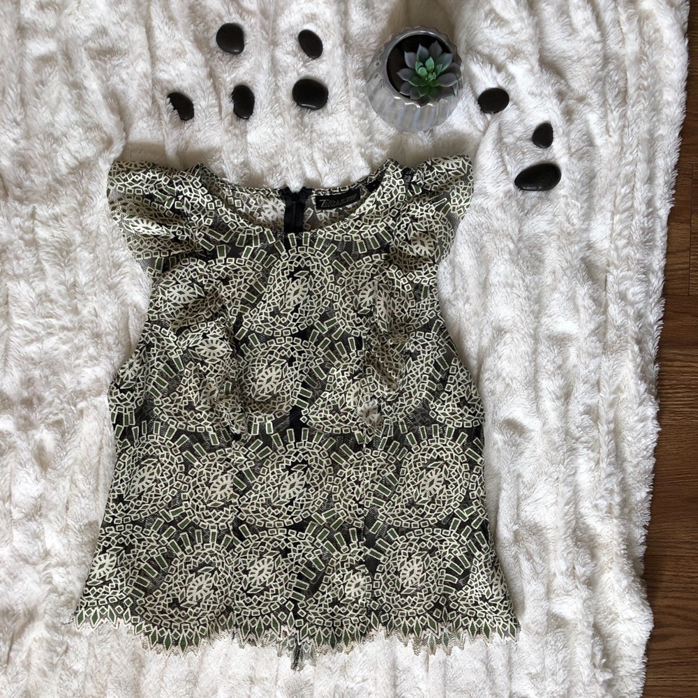 New York & Co lace top M 🍀